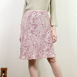 Vintage Petite Sophisticate Pink & White Paisley Silk Knee Length Skirt